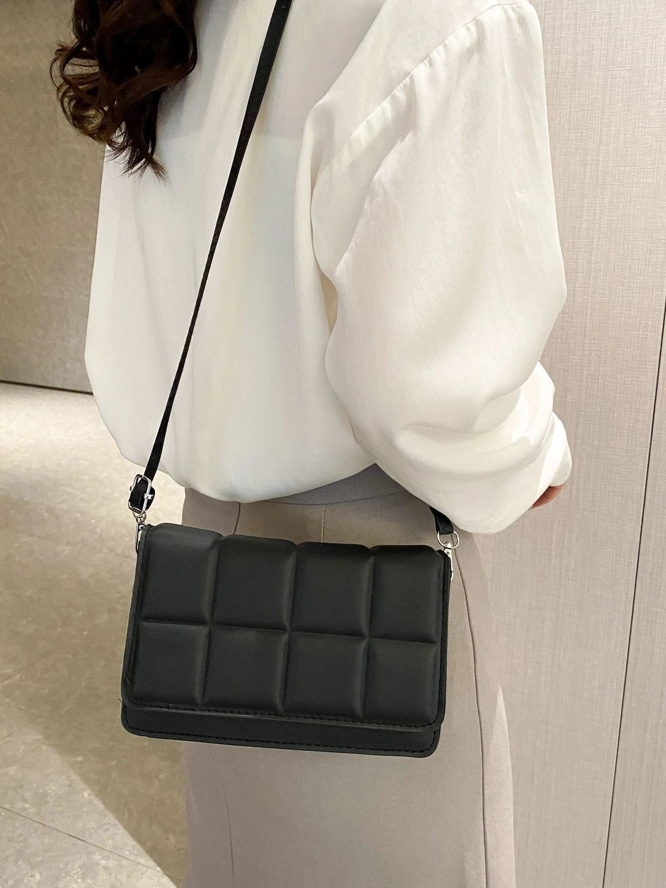 Simple And Stylish Small Square Bag shein