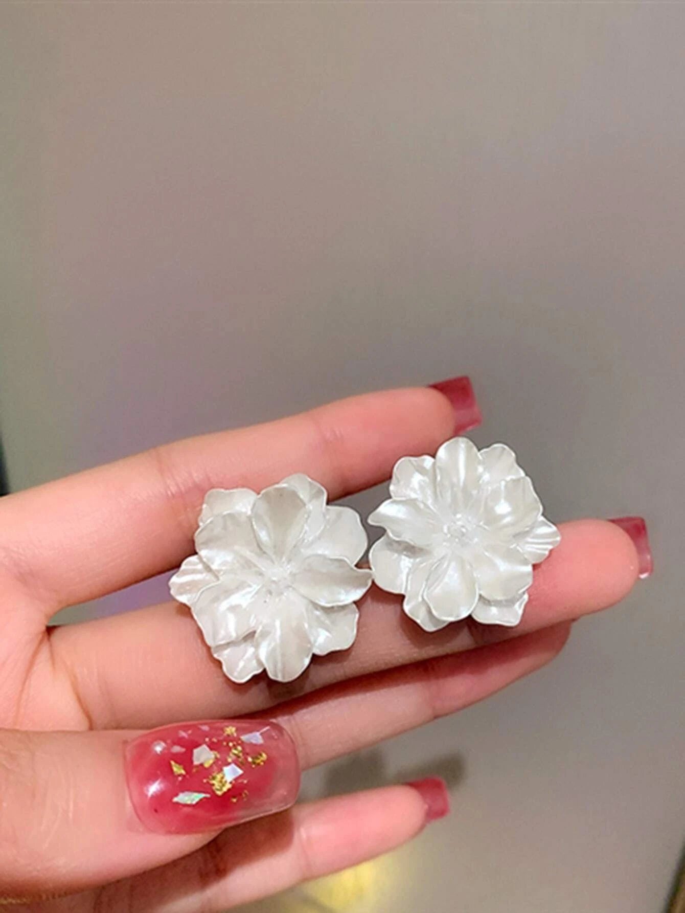 Flower Design Stud Earrings shein