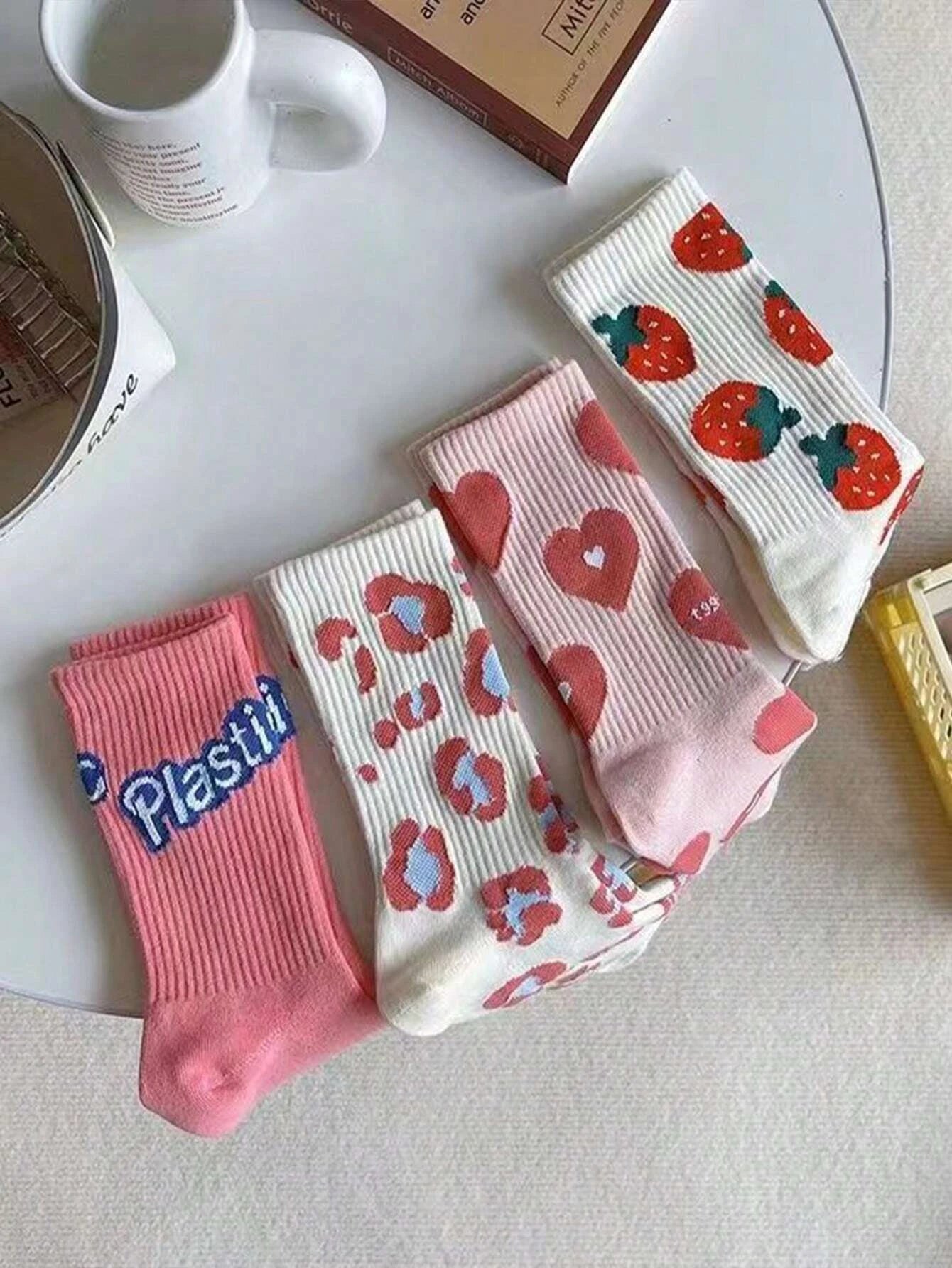 4pairs Women Strawberry & Letter Graphic Sweet Style Crew Socks shein