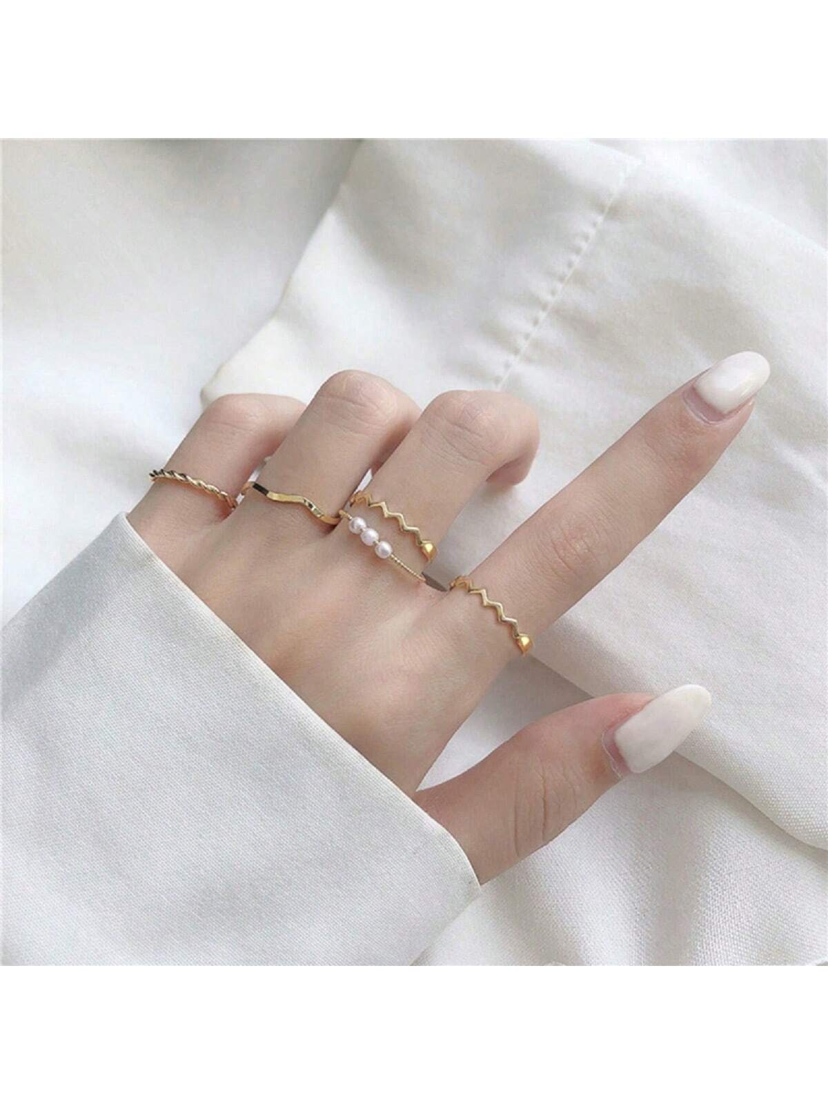 5pcs/Set Faux Pearl & Gold Tone Bohemian Style Women's Rings shein