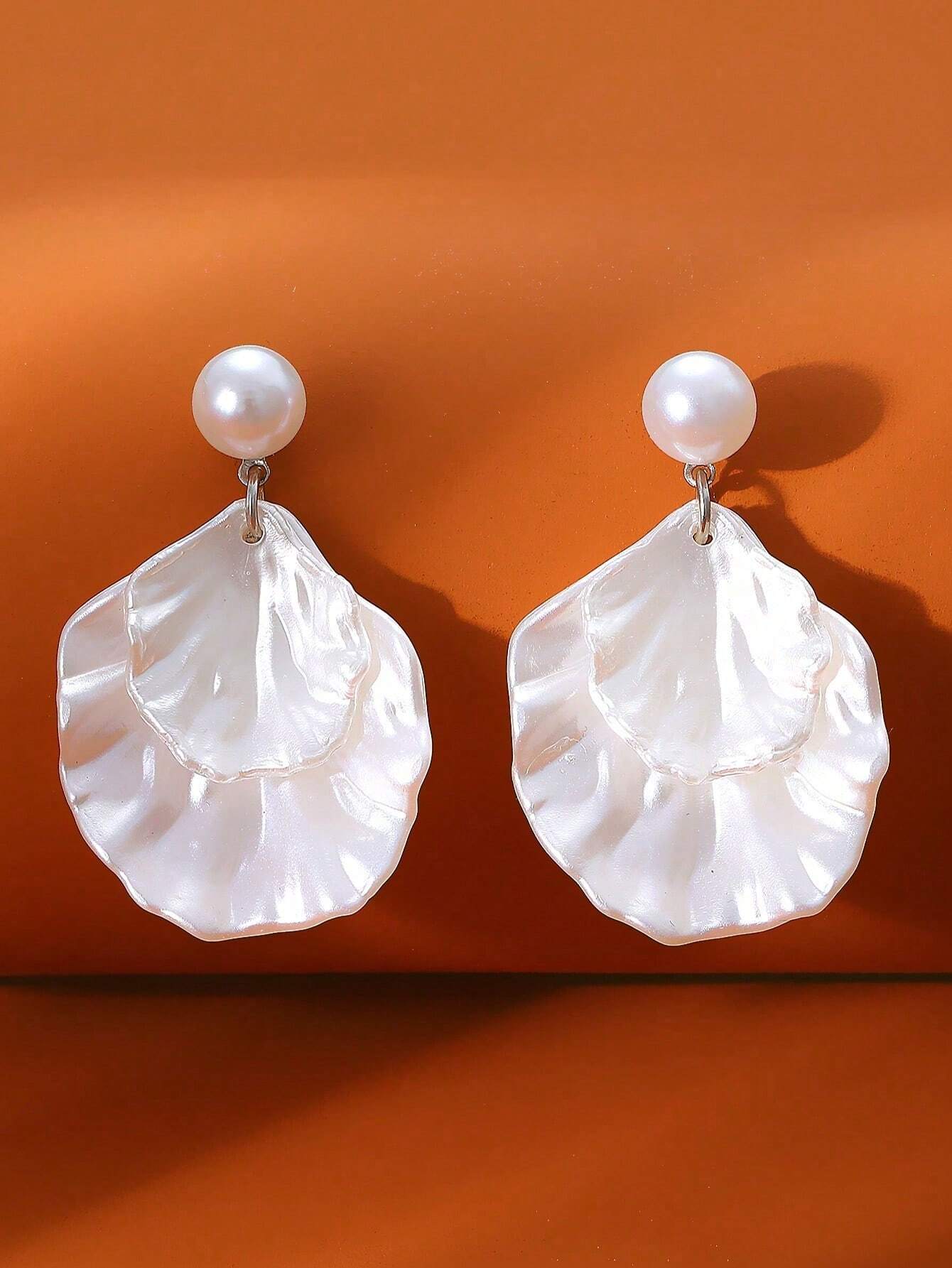 1 Pair Sweet Shell & Pearl Pendant Earrings For Women shein