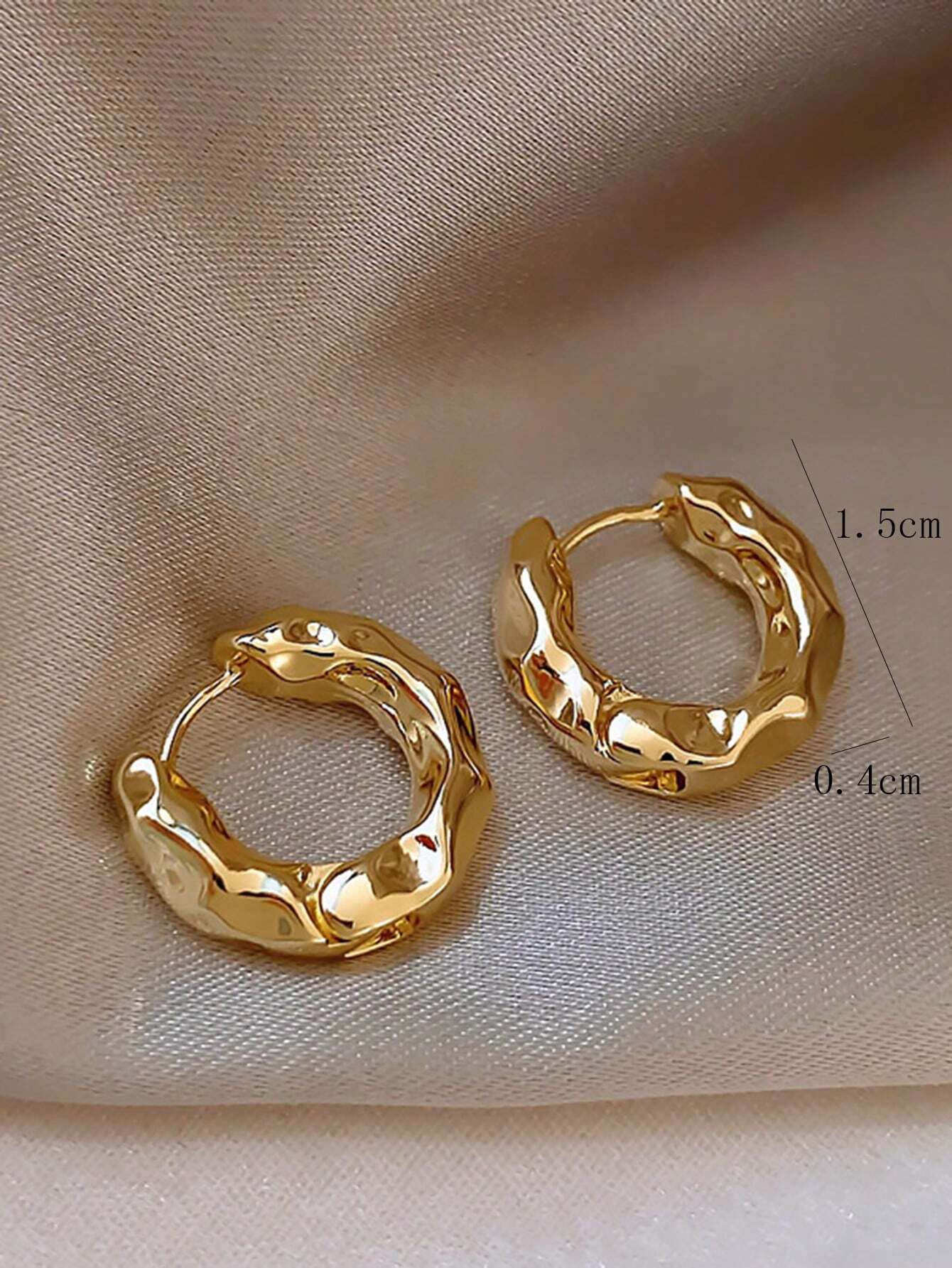 1pair Elegant Ellipse Shaped Hollow Out Teardrop Stud Earrings shein