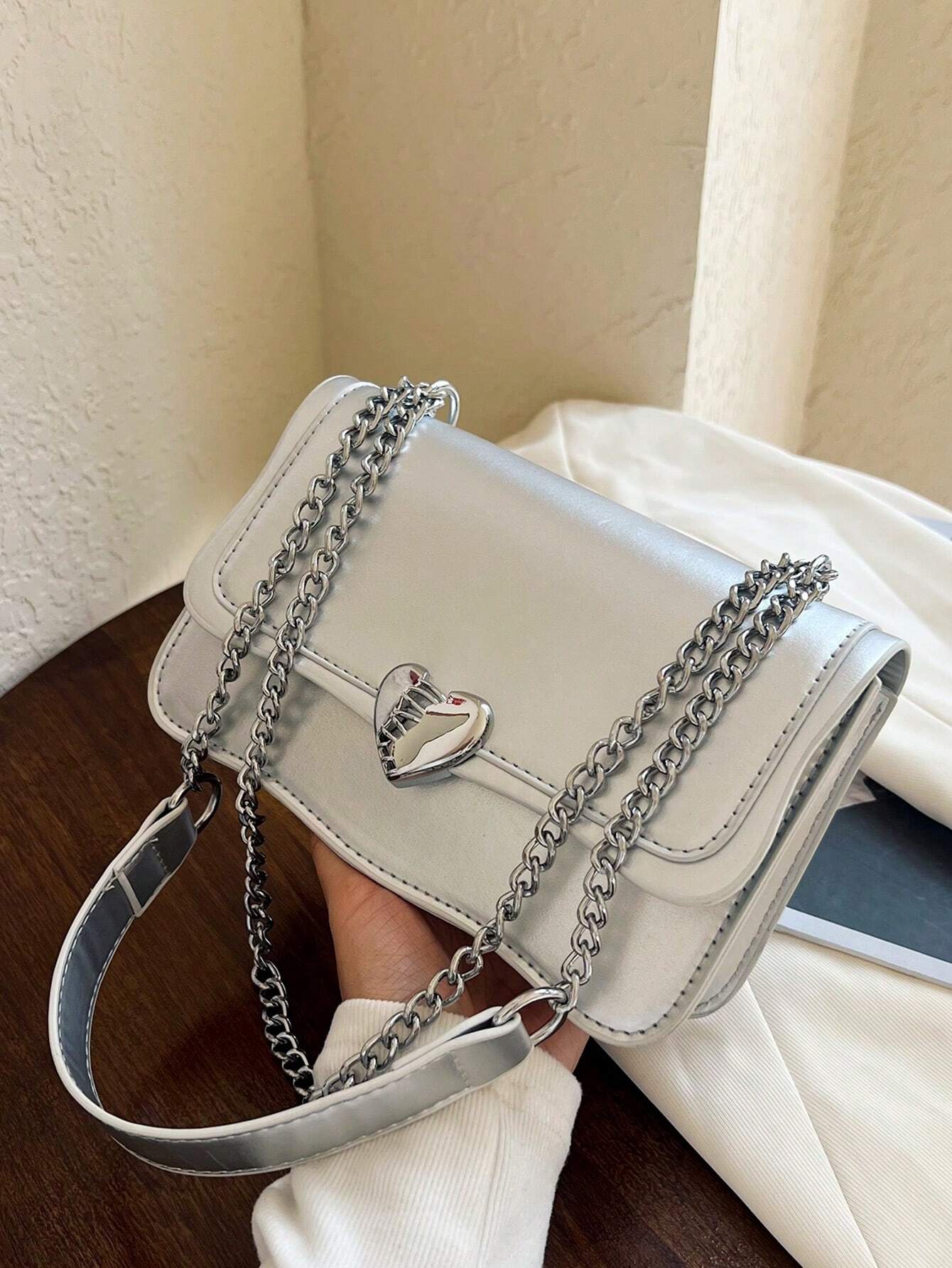 New Arrival Pu Women's Shoulder Bag With Heart Lock shein